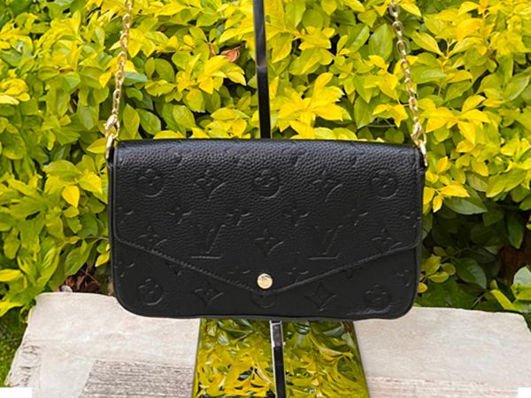 Félicie Pochette Louis Vuitton negra con bolso y tarjetero - Interior aterciopelado - Imagen 2
