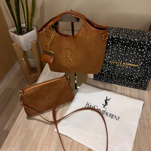 YSL Vintage terciopelo. Bolso y bandolera. Tamaño pequeño – Medidas: 27×27 cm