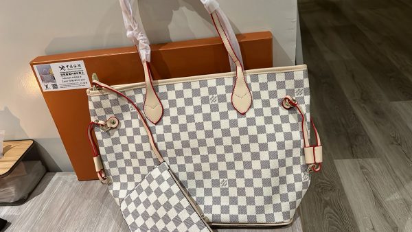 Louis Vuitton - Neverfull con cierre mediana